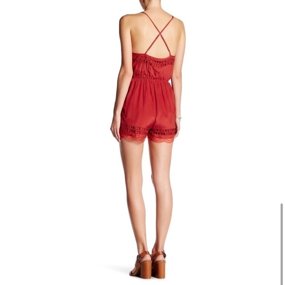 TULAROSA ‘Charmer’ Lace Eyelet Romper Size Large - Picture 6 of 14